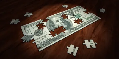 Dólar desacelera em meio a preocupação com inflação e alta forte da Selic