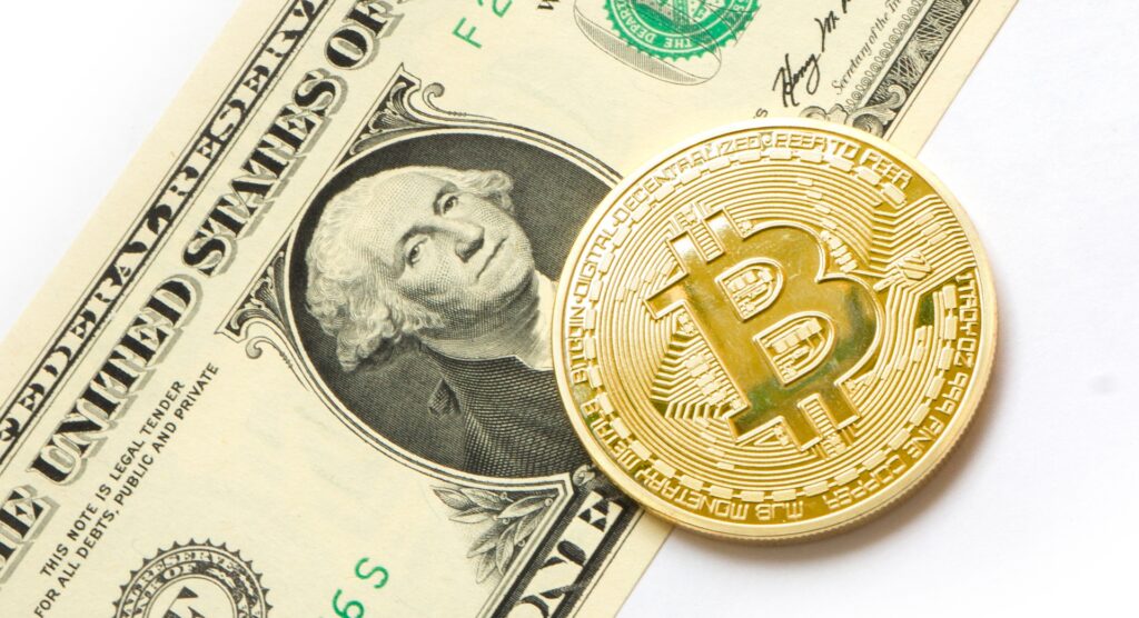 Bitcoin teve sua máxima histórica ainda neste ano, chegando a US$ 64 mil - Foto: Pixabay.