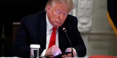 Facebook (FBOK34) suspende conta de Donald Trump por 2 anos