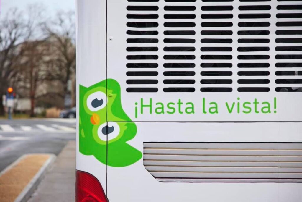 Duolingo vê suas ações dispararem 40% em estreia na Nasdaq