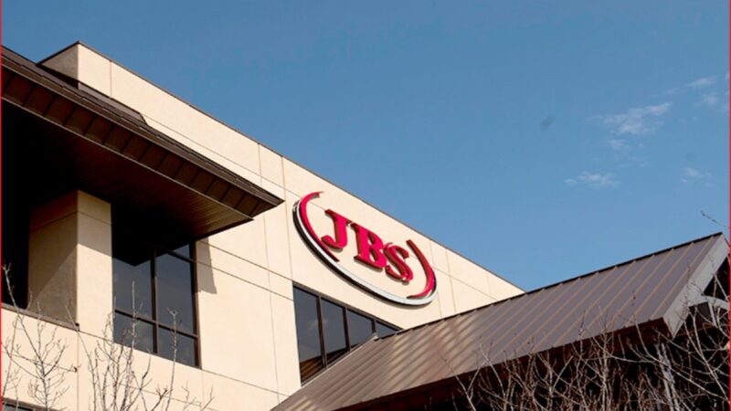 JBS (JBSS3) vai pagar R$ 2,21 bilhões em dividendos; confira o valor por ação