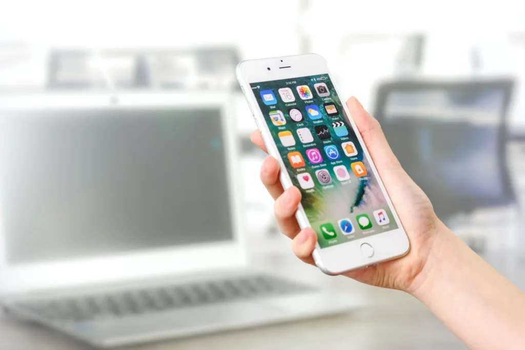 Veja os 5 apps que mais "roubam" seus dados e os 5 que menos roubam