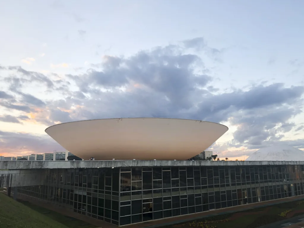 Adiamento de votação de Refis frustra médias e grandes empresas