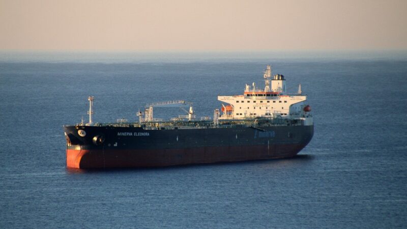 Ataque contra navio petroleiro israelense deixa dois mortos na costa de Omã