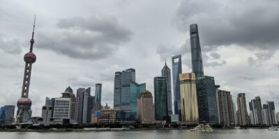 Bolsas da Ásia fecham em resultados mistos com queda em Xangai