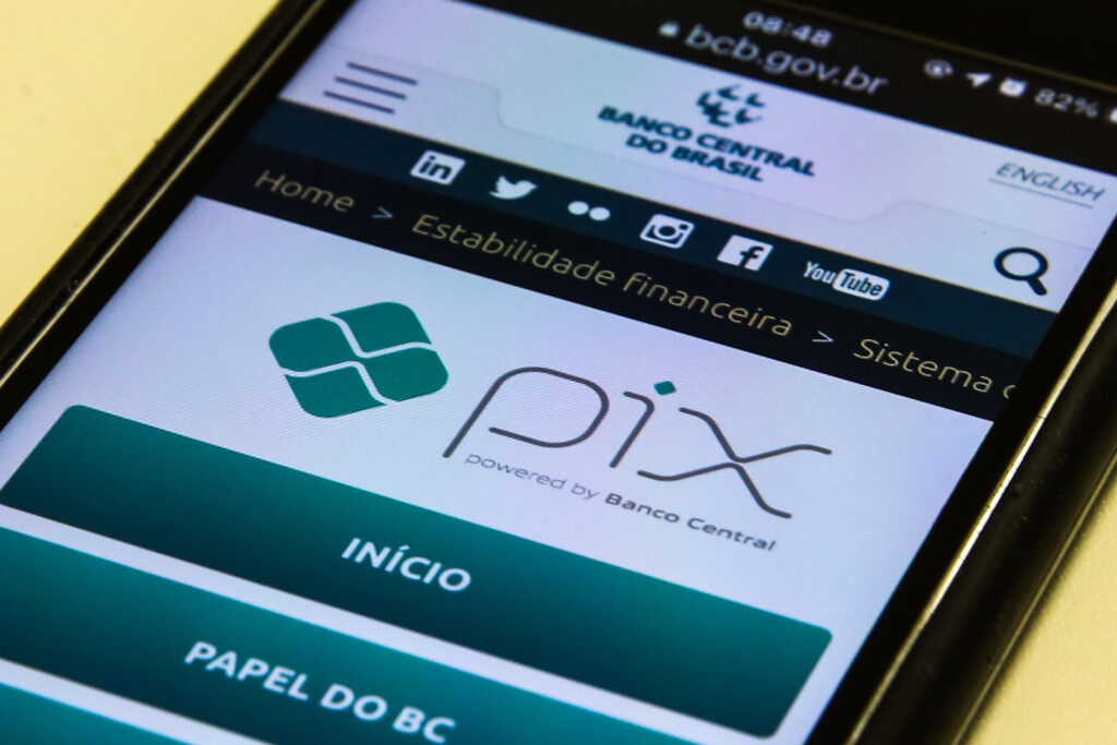 Pix poderá ser usado em apps de mensagens e compras online, diz BC