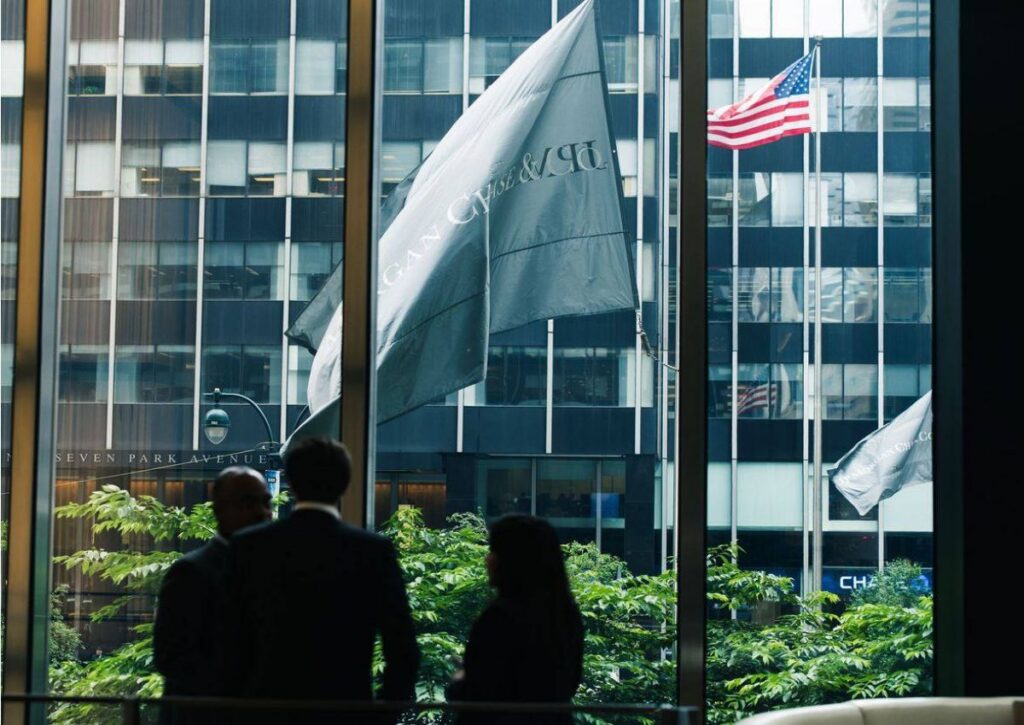 Funcionários do JPMorgan e Goldman Sachs voltam aos escritórios