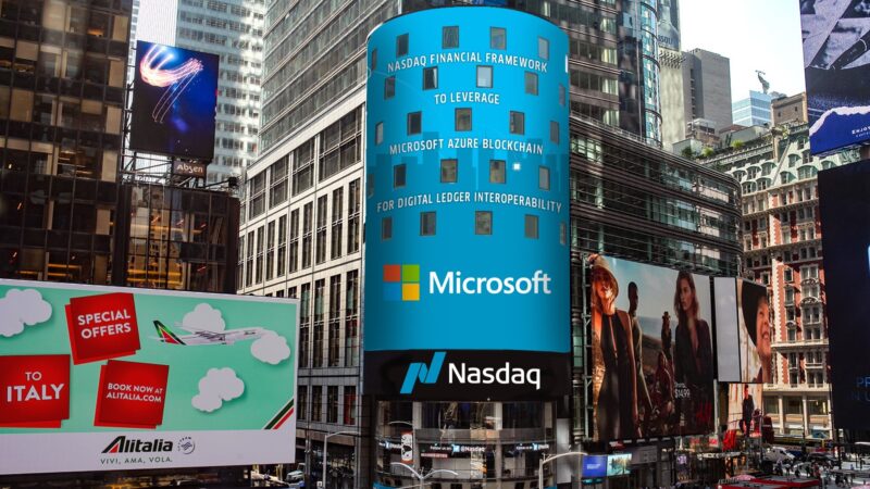 Microsoft (MSFT34) passa a Apple (AAPL34) na Nasdaq e volta a ser a empresa mais valiosa do mundo