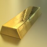Ouro fecha em alta de 1% e supera US$ 4.200 pela primeira vez na história