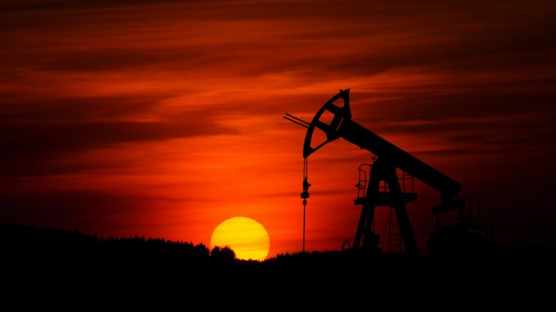 Petróleo: Emirados Árabes vencem entrave com Arábia Saudita e Opep+ encontra acordo