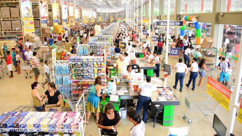 Atacadão. do Carrefour (CRFB3), terá de pagar multa milionária por vender produtos vencidos