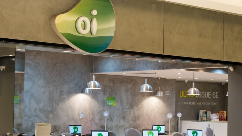 Oi (OIBR3) fecha em alta; Anatel adia decisão sobre venda dos ativos móveis
