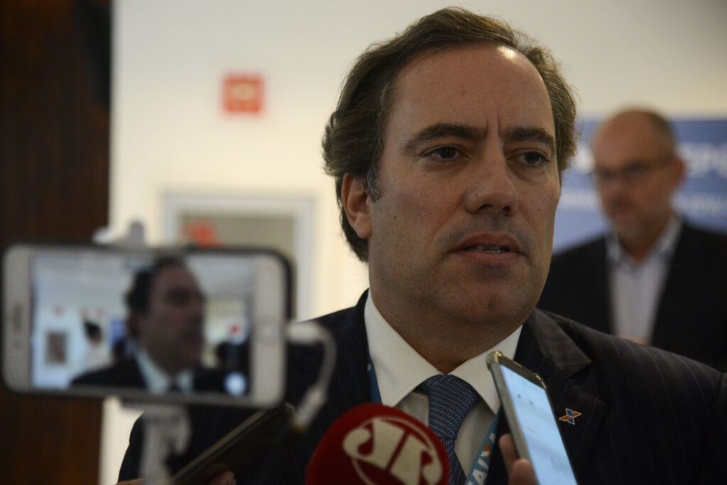 Pedro Guimarães, presidente da Caixa, ameaçou bancos da Febraban caso assinassem o manifesto que pede harmonia entre os Poderes.
