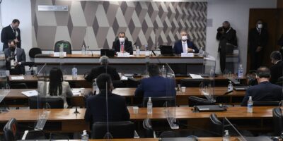 CPI da Covid: relator pede indiciamento de Bolsonaro por 10 crimes diferentes