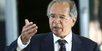 BNDES: Paulo Guedes cobra dívida bilionária em cerimônia