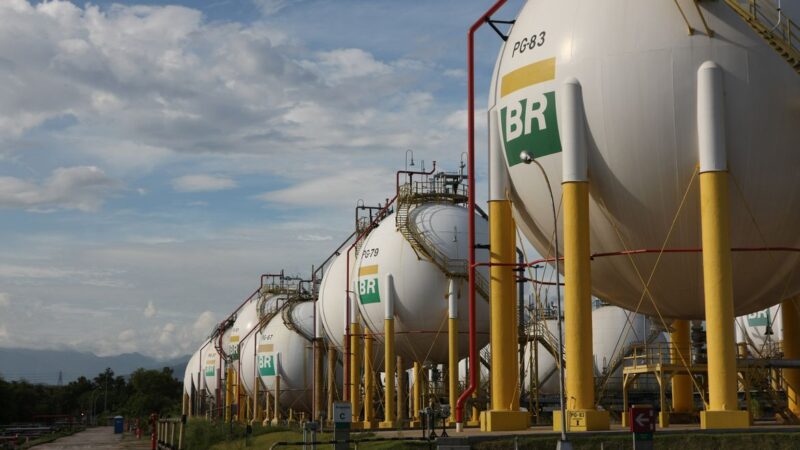 ANP aprova Petrobras (PETR4) e Shell (RDSA34) em leilão de áreas do pré-sal