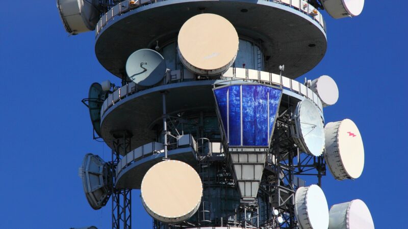KKR e CVC Capital Partners avaliam oferta conjunta por Telecom Itália