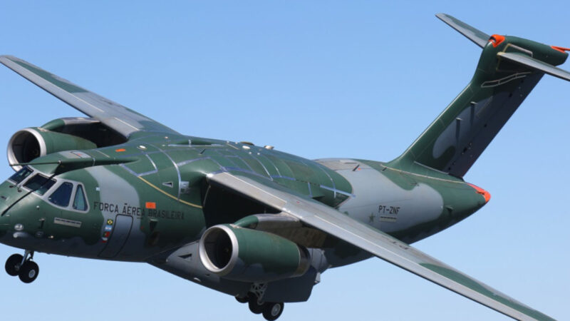 Embraer (EMBR3) cai 7% após FAB reduzir contrato de cargueiros militares