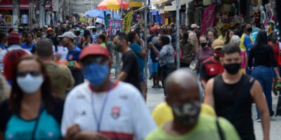 Governo de São Paulo desobriga uso de máscara em locais abertos a partir de 11 de dezembro