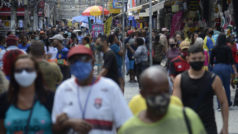 Governo de São Paulo desobriga uso de máscara em locais abertos a partir de 11 de dezembro