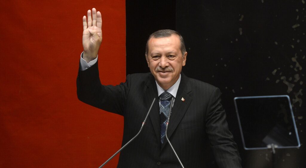 Lira turca desaba com interferência de Erdogan no banco central