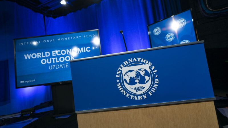 Economia global caminha para ‘águas turbulentas’, alerta FMI