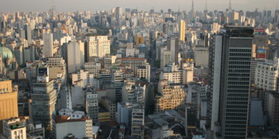 Aluguel sobe acima da inflação e condomínio vira o “segundo aluguel”