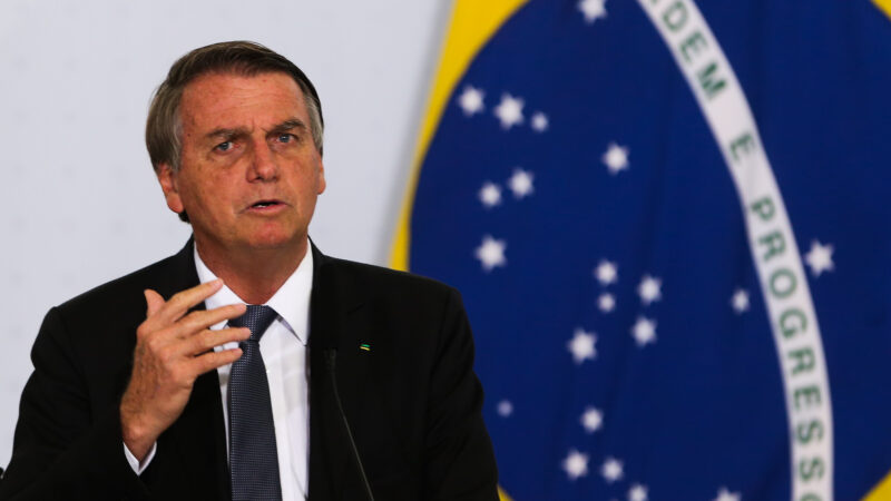 Bolsonaro sai em defesa da reforma trabalhista de Temer após críticas de Lula