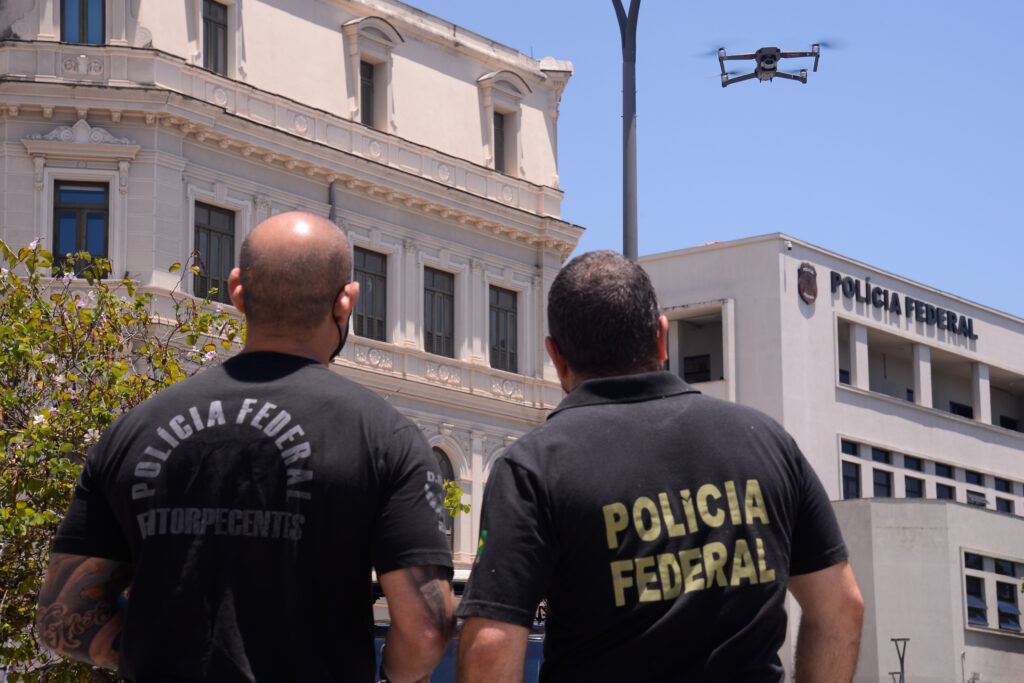 Acordo entre PF, BNDES e Febraban mira o uso de fintechs pelo crime organizado para lavagem de dinheiro.