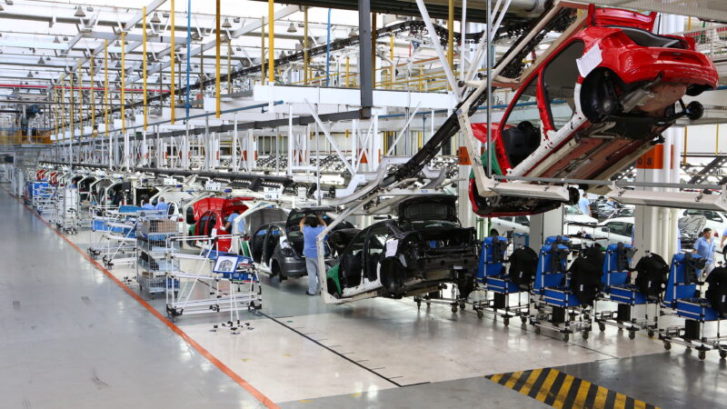 Fábricas podem parar a fabricação de veículos por semanas, diz Anfavea