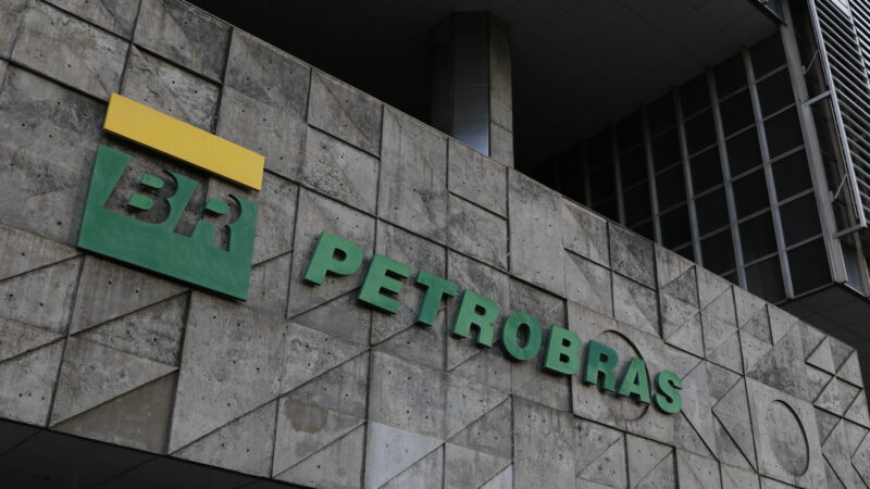 Petrobras (PETR4) assina contrato para construir plataforma na Bacia de Santos