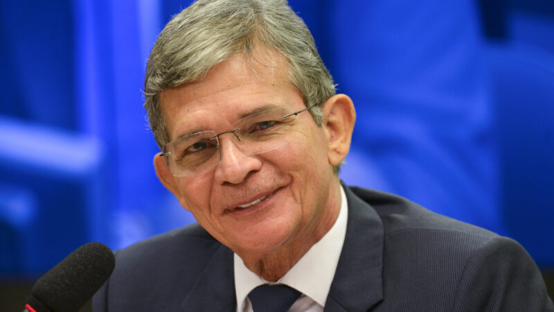Petrobras (PETR4): ‘Todo mundo pode ser substituído’, diz Bolsonaro, sobre Silva e Luna