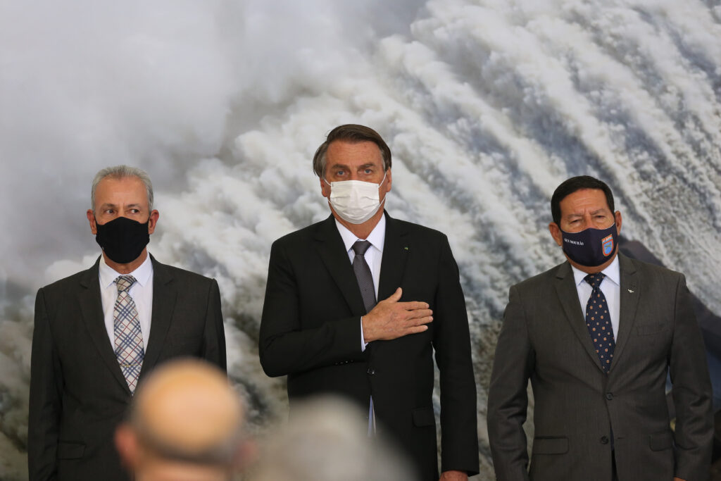 Presidente Jair Bolsonaro, Acompanhado do vice-presidente, Hamilton Mourão e do ministro das MInas e Energia, Bento Albuquerque participa da solenidade de sanção da lei de capitalização da Eletrobras - Foto: Fabio Rodrigues Pozzebom/Agência Brasil