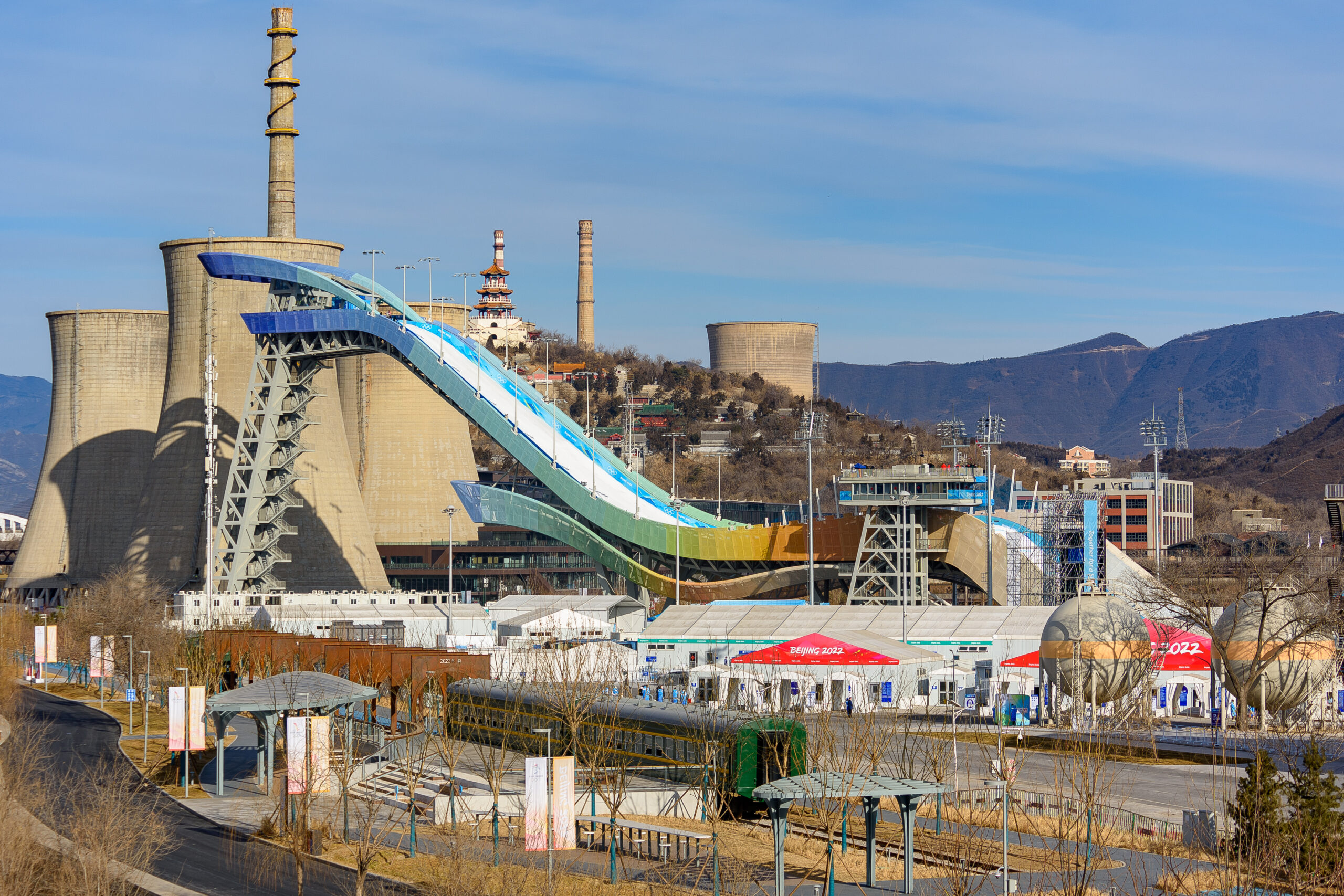 Olimpíadas de Inverno em Pequim: Estruturas dos Jogos Olímpicos convivem com herança da indústria siderúrgica chinesa em Shougang Park. Foto: Wikimedia Commons