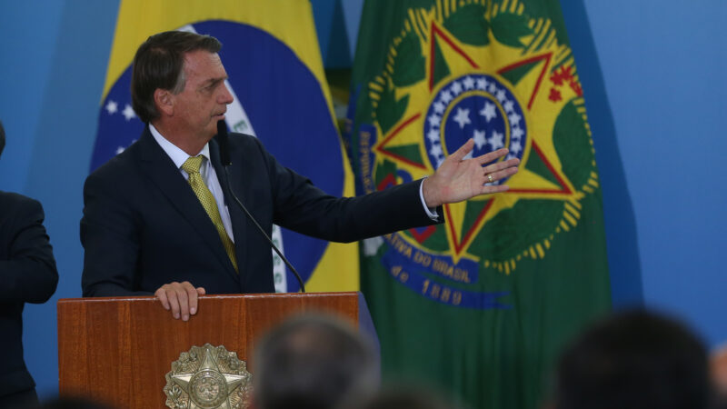 Bolsonaro mantém viagem à Rússia apesar de ameaça de guerra; veja análise
