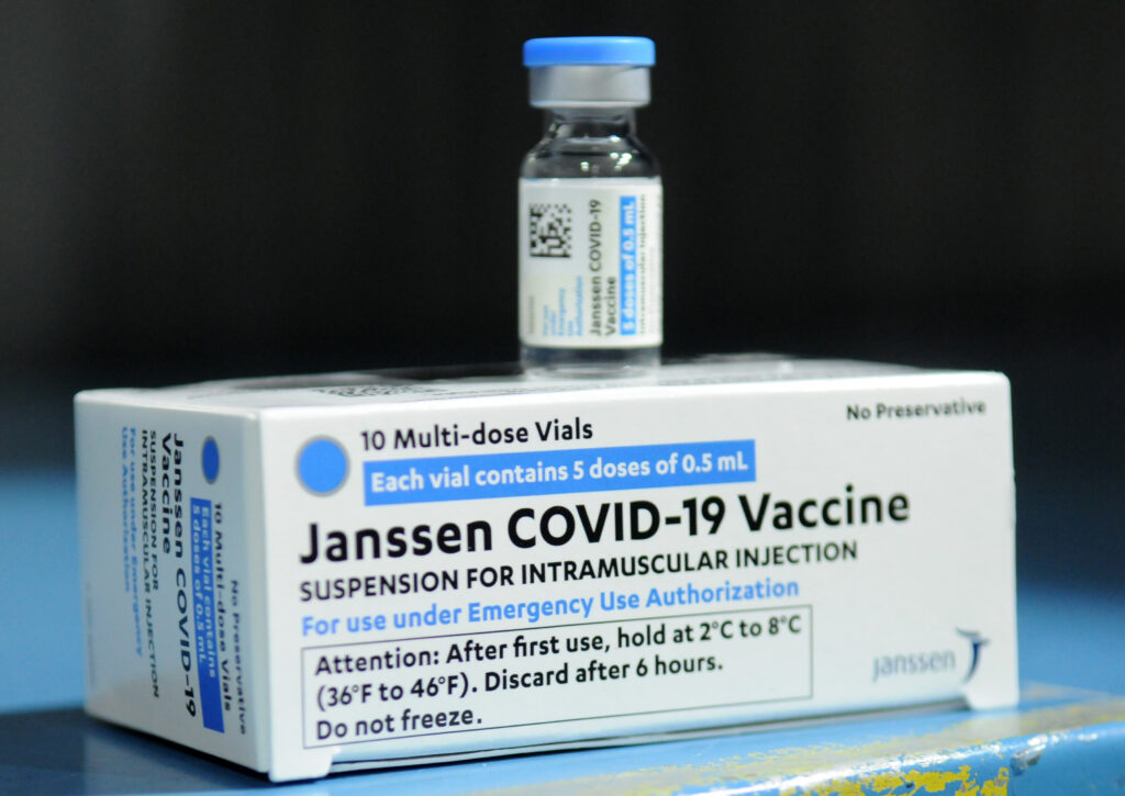 J&J interrompe produção da Janssen, vacina contra a covid-19. Foto: Wikimedia
