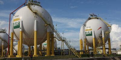 Petrobras (PETR4): Morte na refinaria Reduc causa protesto em rodovia no RJ