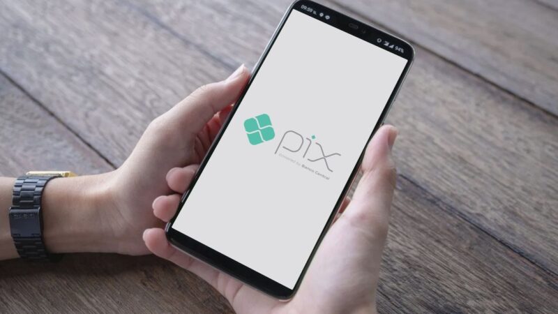 Pix bate recorde de transações no pagamento da 1ª parcela do 13º salário