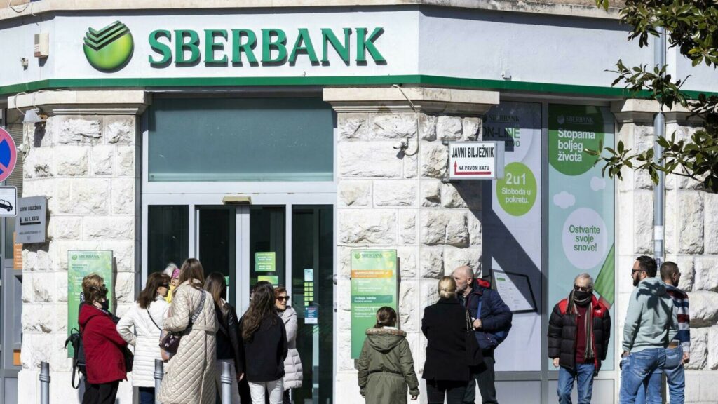 Atualmente o governo da Rússia detém mais de 50% das ações do Sberbank