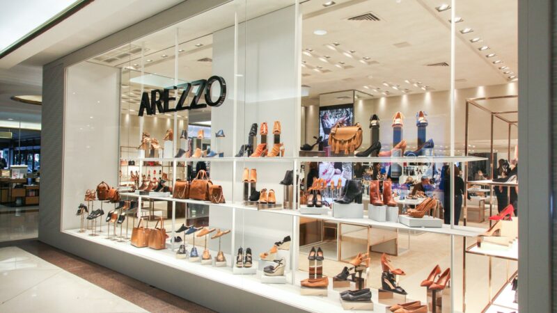 Arezzo (ARZZ3) compra HG e Sunset, do setor de bolsas e calçados, por R$ 43 milhões