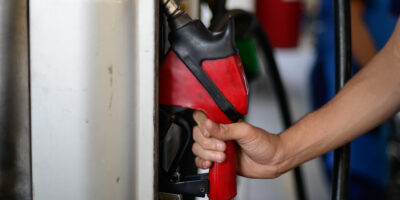 Gasolina: preço médio nos postos é de R$ 7,295/litro, valor nominal recorde