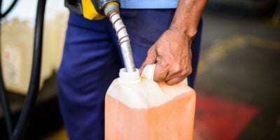 Gasolina: litro chega a R$ 8,39 no RJ e diesel a R$ 7,98 na Bahia