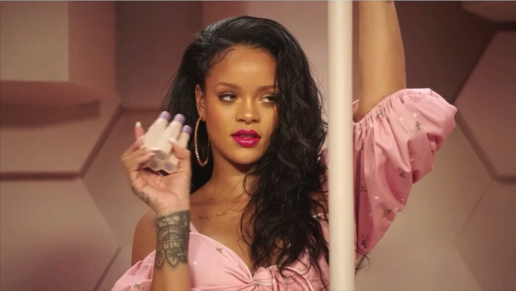 A cantora Rihanna está trabalhando no IPO que pode avaliar sua empresa de lingerie Savage X Fenty em US$ 3 bilhões ou mais. Foto: Reprodução/ Fenty Beauty by Rihanna