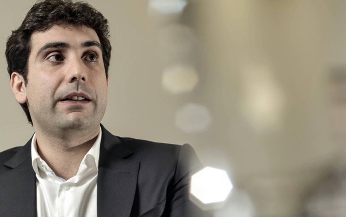 Gabriel Galípolo foi presidente do Banco Fatorial e agora tenta 'reconciliar' Lula com o mercado financeiro - Foto: Reprodução/Casa do Saber/YouTube