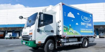 JBS (JBSS3) investe em caminhões 100% elétricos para reduzir emissões
