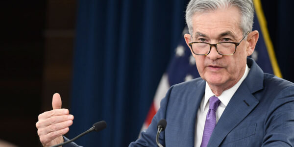 Fed continuará a esperar maior confiança com inflação antes de cortar juros, afirma Powell