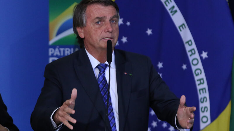 Bolsonaro veta saque do saldo do vale-alimentação após 2 meses sem uso do crédito