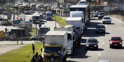 Líder da categoria reforça ameaça de greve dos caminhoneiros: “Não temos mais condições de rodar”