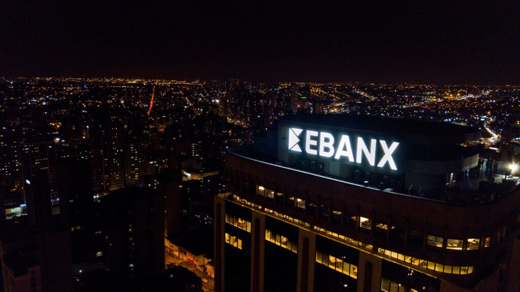 Ebanx demite cerca de 340 funcionários em novo avanço da crise das startups de tecnologia
