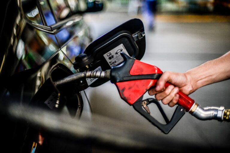 Noticia sobre Gasolina: qual o impacto da redução da gasolina na inflação? Foto: Marcello Casal Jr/Agência Brasil